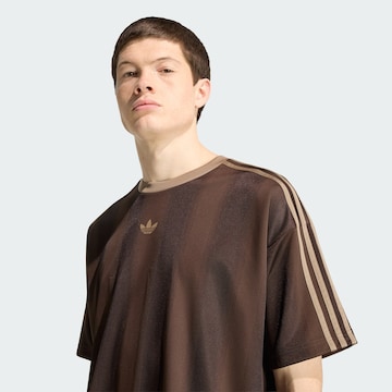 ADIDAS ORIGINALS - Camiseta 'Adicolor' en marrón