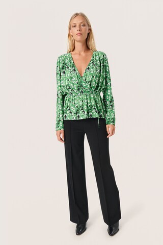 SOAKED IN LUXURY Blouse 'Ina' in Groen