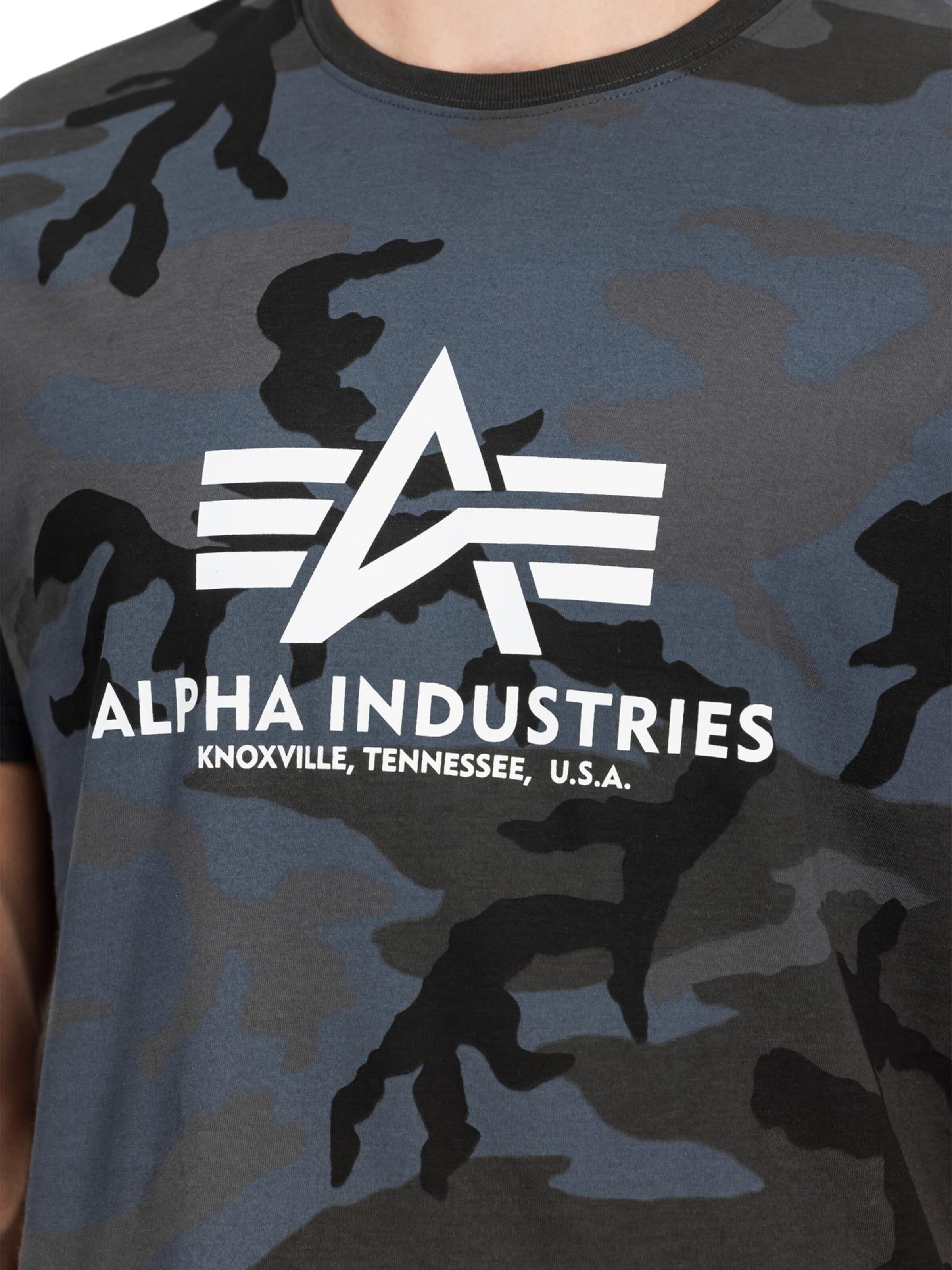 ALPHA INDUSTRIES Футболка 'Basic Logo Camo' в Черный