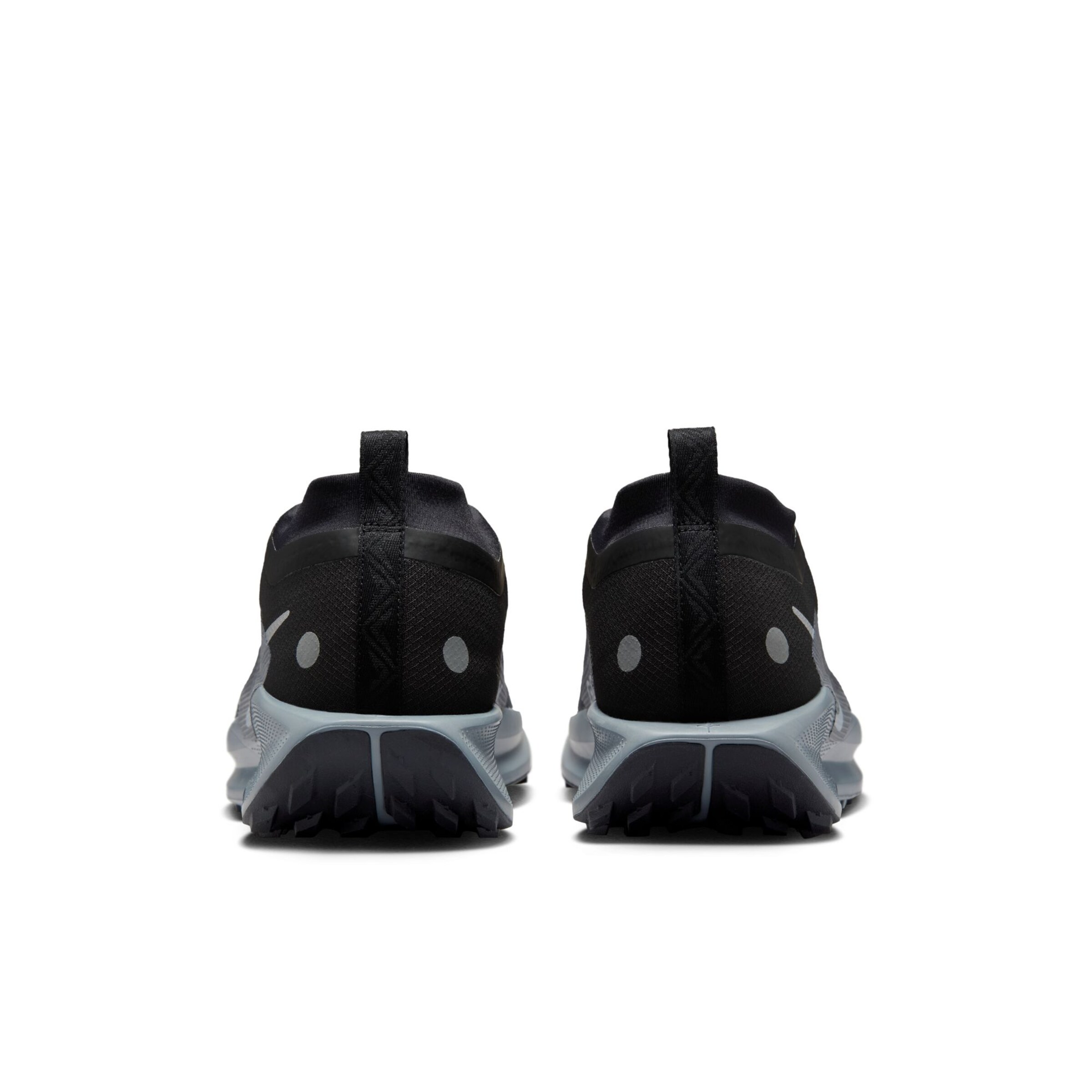 Chaussure de course 'Pegasus Trail 5' NIKE en noir