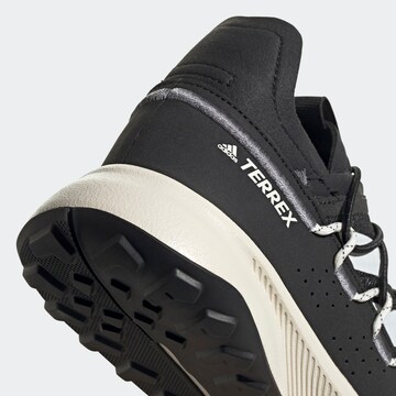 ADIDAS TERREX - Sapato baixo 'Voyager 21 Travel' em preto