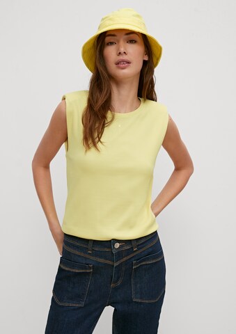 comma casual identity - Camiseta en amarillo: frente