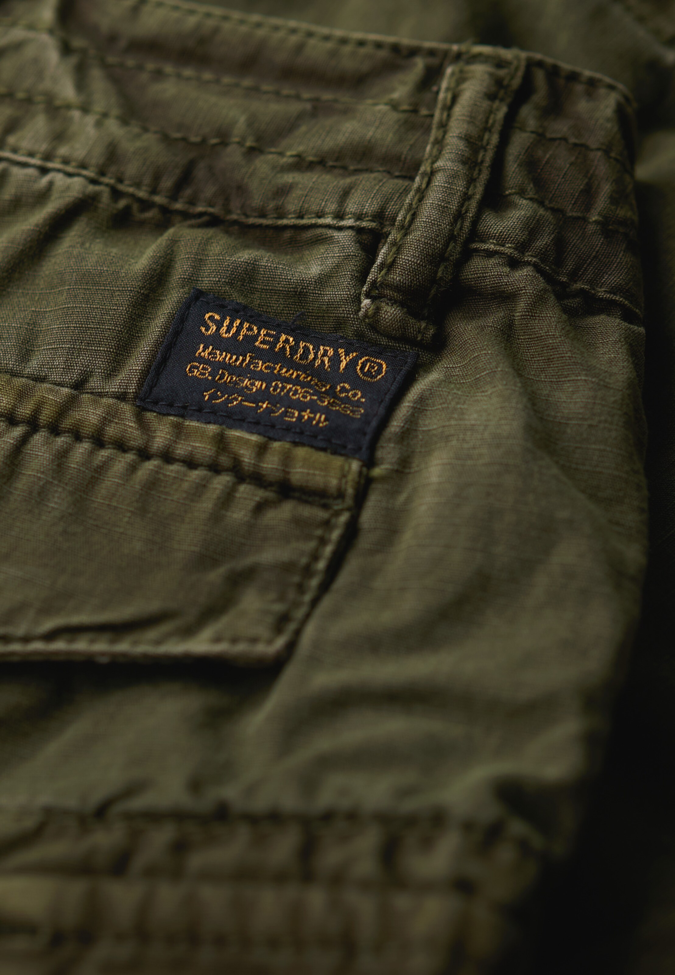 Regular Pantalon cargo Superdry en vert