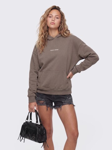 Sweat-shirt 'Ruby' studioselect en marron : devant