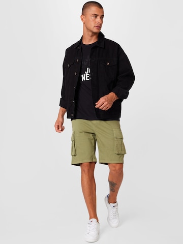 Urban Classics Loose fit Cargo Pants in Green