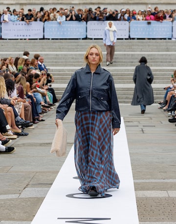 TOPSHOP Демисезонная куртка 'CARRY' в Синий