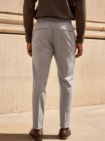 Next Tapered Bandplooibroek in Grijs