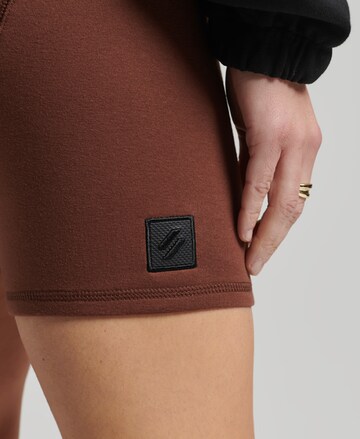 Skinny Pantalon de sport Superdry en marron