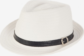 BA98 Hat in White: front