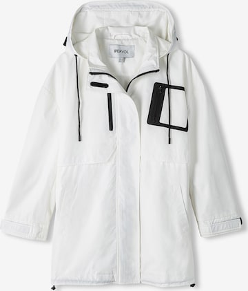 Ipekyol Between-Season Jacket in White: front