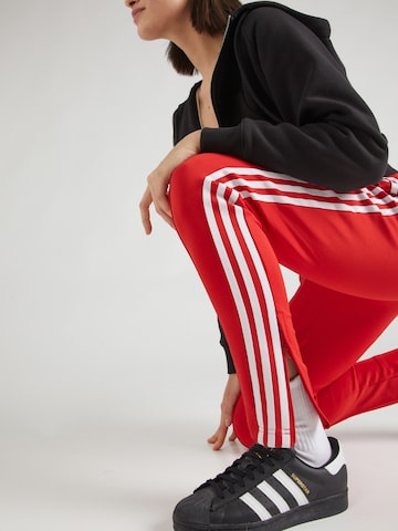 Coupe slim Pantalon 'Adicolor Sst' ADIDAS ORIGINALS en rouge