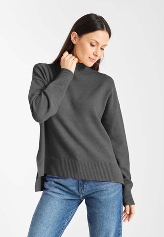Frieda & Freddies NY Pullover in Grau: Vorderseite