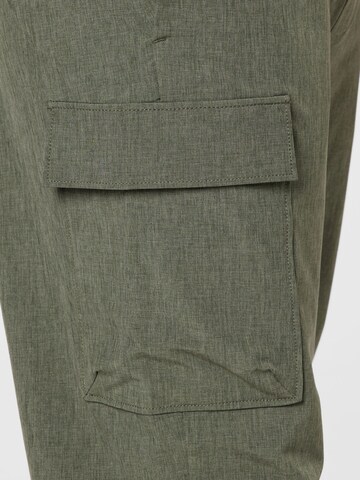 Effilé Pantalon cargo 'TRAVELER' Abercrombie & Fitch en vert