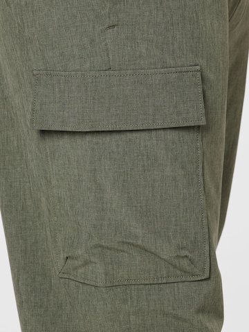 Effilé Pantalon cargo 'TRAVELER' Abercrombie & Fitch en vert