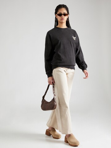 ONLY Sweatshirt 'LUCINDA' in Zwart