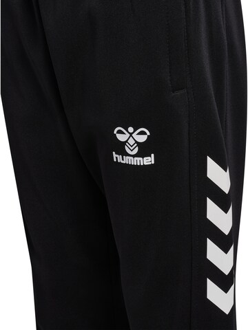 Hummel Slimfit Sporthose 'Core XK' in Schwarz
