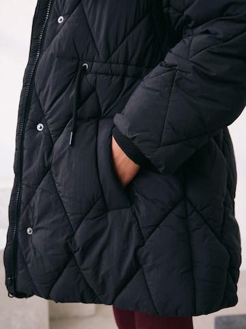 Next Mantel in Schwarz