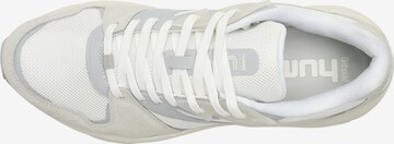 Chaussure de course Hummel en blanc