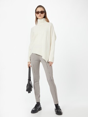 Skinny Pantaloni di PATRIZIA PEPE in beige