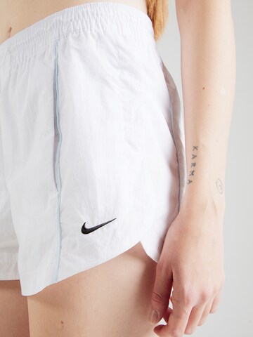 Nike Sportswear Regular Trousers in White