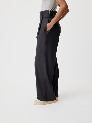 LeGer by Lena Gercke - Pierna ancha Pantalón plisado 'Jocy' en gris