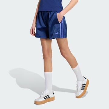Loosefit Pantaloni sportivi di ADIDAS SPORTSWEAR in blu: frontale