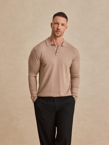 DAN FOX APPAREL Sweter 'Mirco' w kolorze brązowy: przód