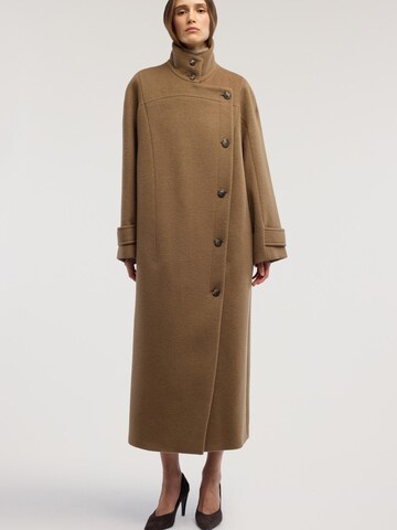Cappotto invernale di Trussardi in marrone