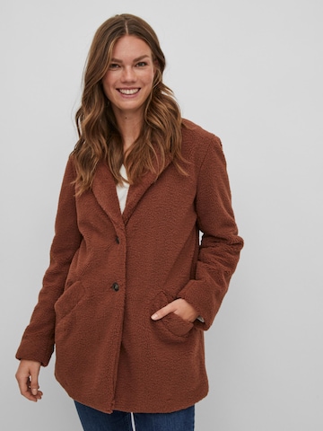 Manteau d’hiver 'TED' VILA en marron