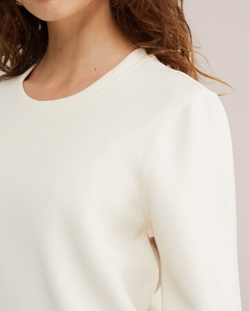 WE Fashion Sweater in White
