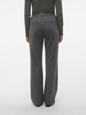 regular Pantaloni 'Maya' di VERO MODA in grigio