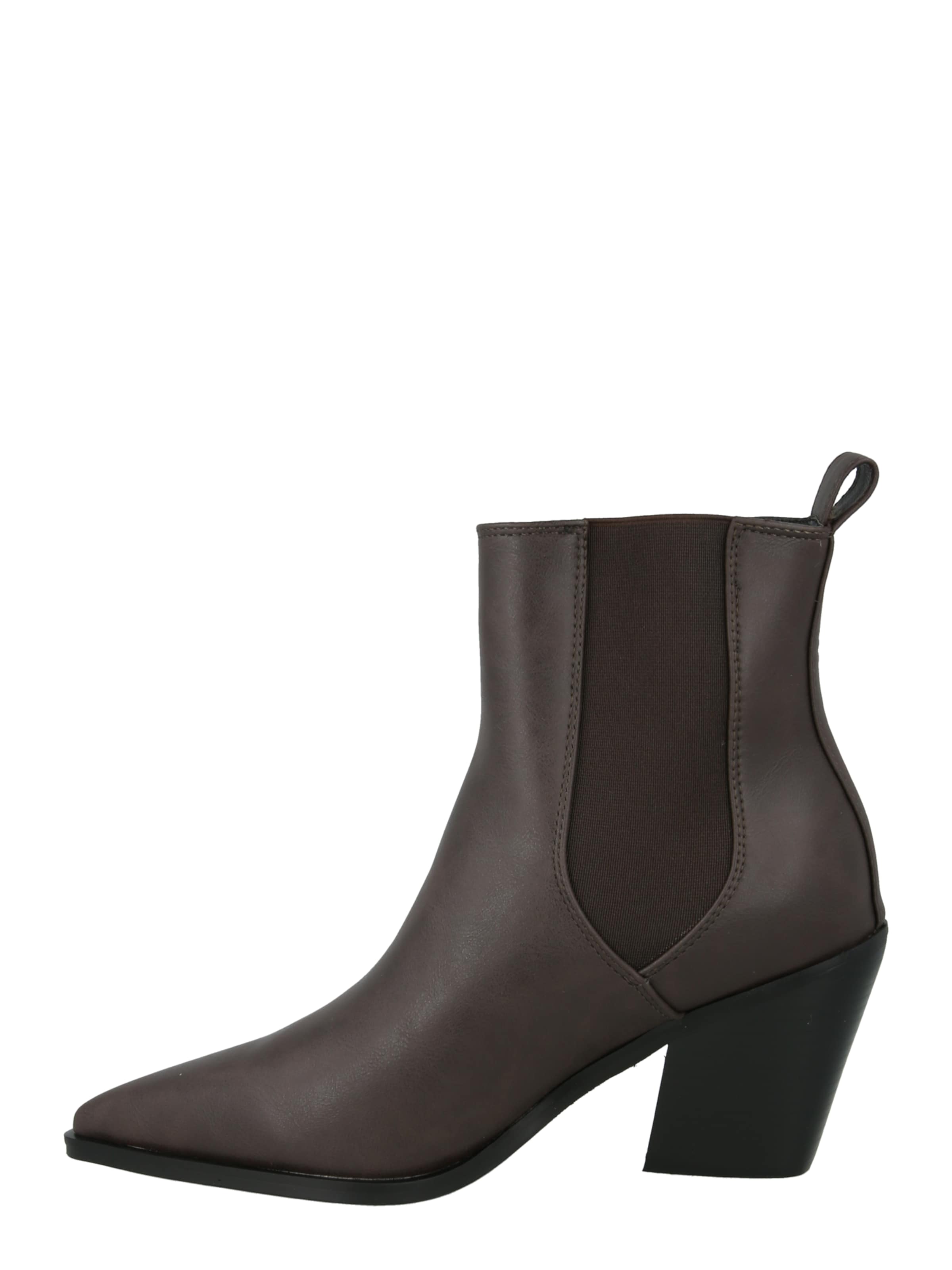 Raid Chelsea boots 'BRYCEE' in Bruin