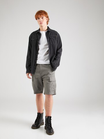 LEVI'S ® Широка кройка Карго панталон 'Carrier Cargo Shorts' в сиво