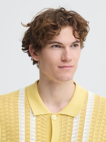 Casual Friday - Ajuste confortable Camisa ' CFHolla ' en amarillo