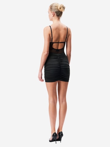 Robe de cocktail OW Collection en noir