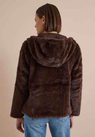 CECIL Fake Fur Jacke mit Softshelldetails in Braun