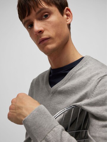 HECHTER PARIS Sweater in Grey