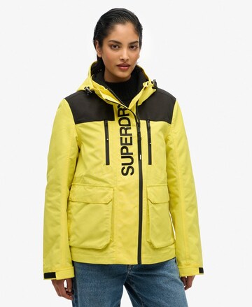 Superdry Tussenjas in Geel: voorkant