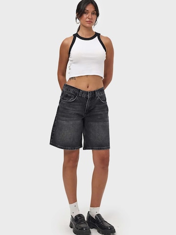 IT'S BASIC Baggy Jeans 'ELASTICATED BAGGY DENIM SHORT' in Zwart: voorkant