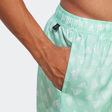 ADIDAS SPORTSWEAR Boardshorts in Grün