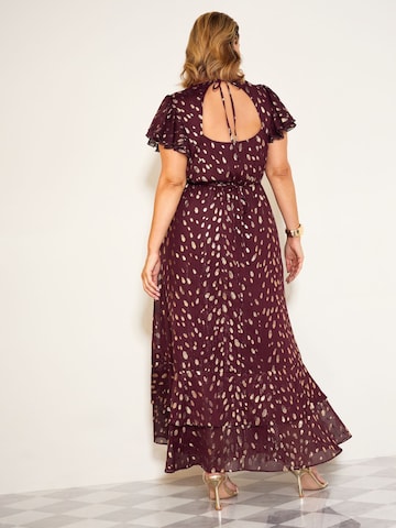 Friends Like These - Vestido en rojo