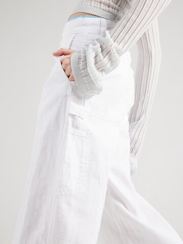 WEEKDAY - Pierna ancha Pantalón 'Jamie' en blanco