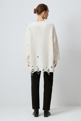 Touche Prive Sweater in White