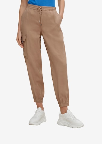 Effilé Pantalon cargo comma casual identity en marron : devant