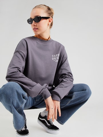 Sweat-shirt 'CAFE' VANS en gris