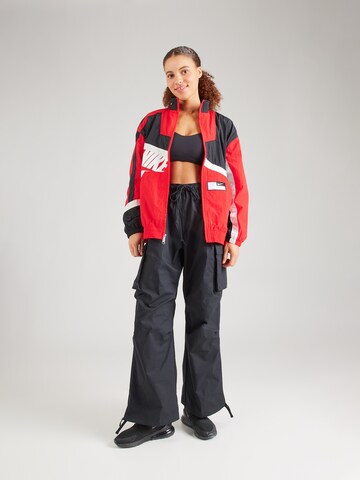 Nike Sportswear Демисезонная куртка 'STREET' в Красный