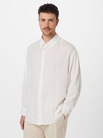 WEEKDAY Regular fit Button Up Shirt in White: front