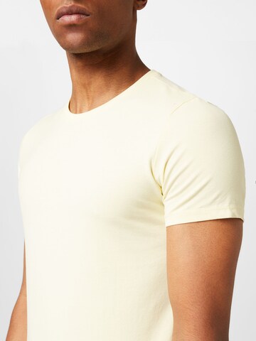 T-Shirt 'David' Casual Friday en jaune