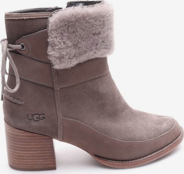 UGG Stiefeletten 40 in Braun: predná strana