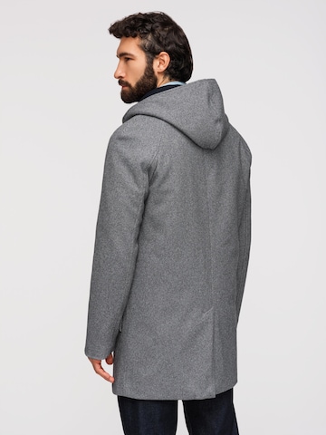Cappotto di mezza stagione di Ombre in grigio